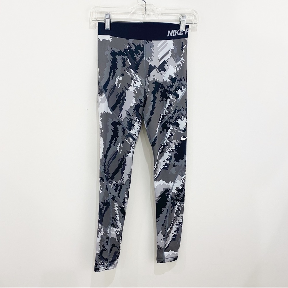NIKE Pro HyperWarm Tights Leggings Black/White Digi Camo Size Small - Picture 1 of 6